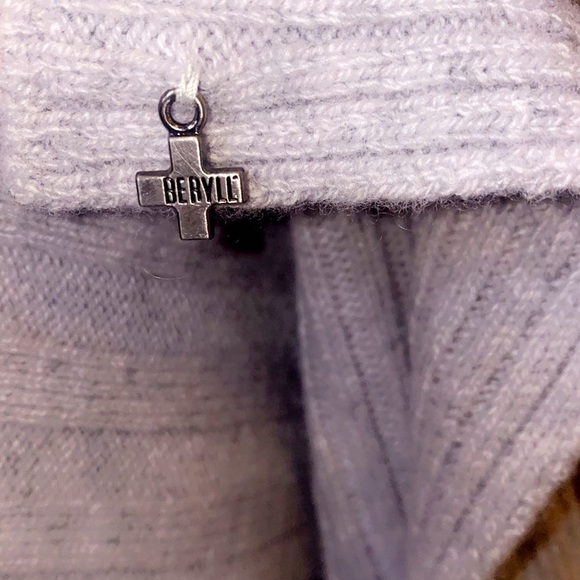 🚫SOLD🚫 NWOT BERYLL 100% Cashmere ribbed poncho One Size - Picture 10 of 13